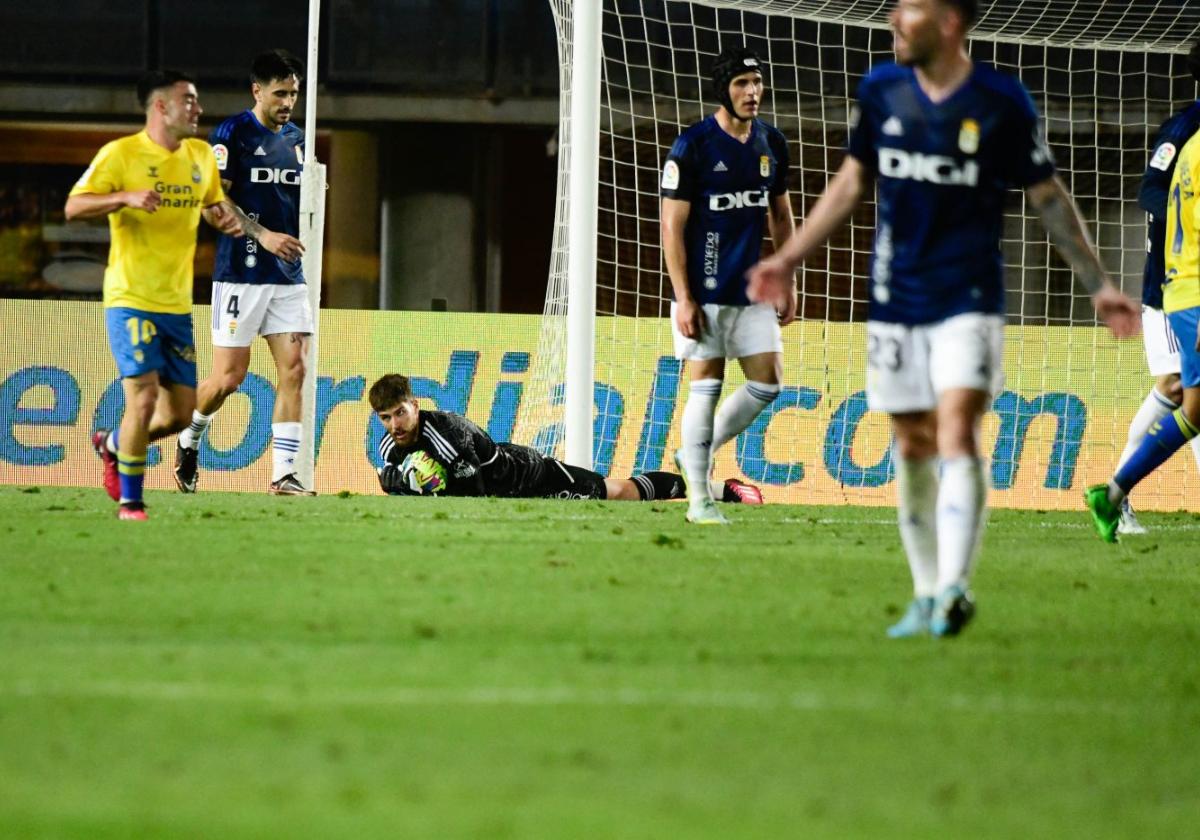 Quentin Braat atrapa un balón en el partido del pasado domingo ante Las Palmas en el que dejó la portería a cero.