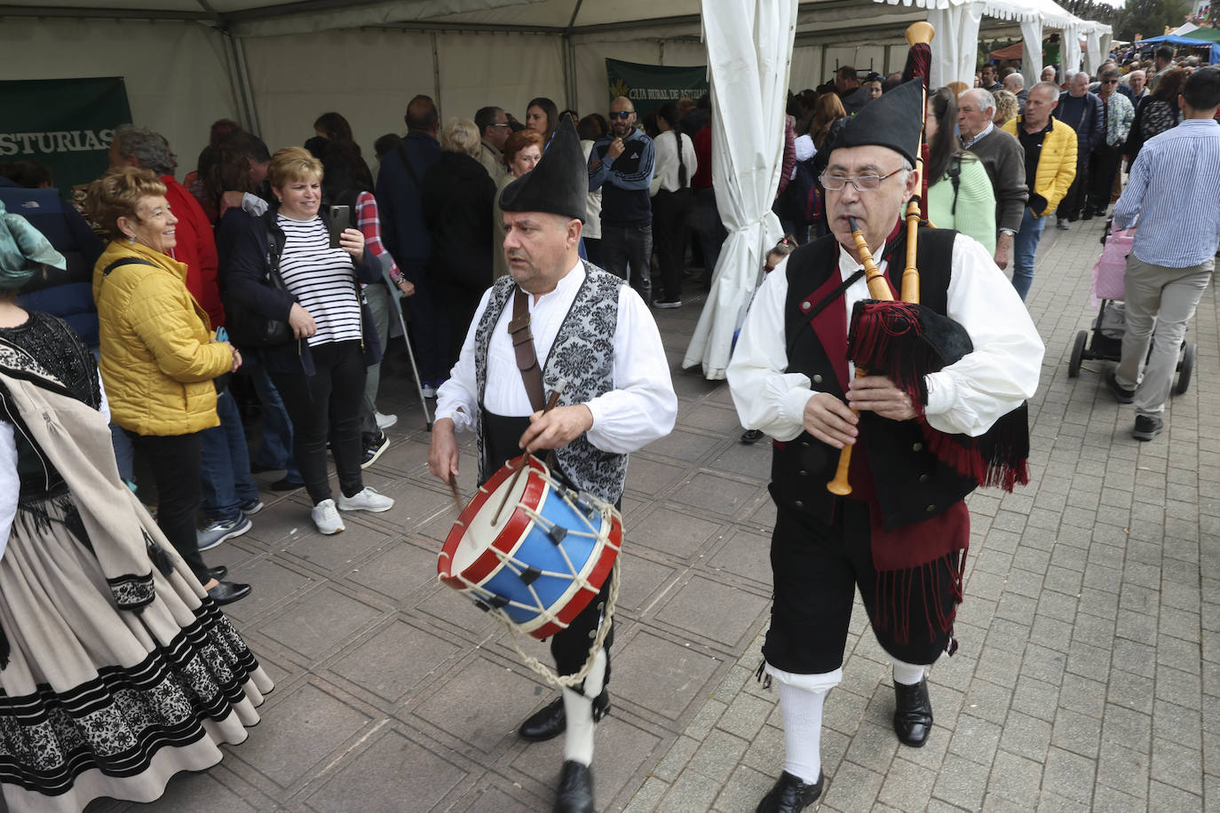 Pola de Siero se echa a las calles para celebrar los Güevos Pintos