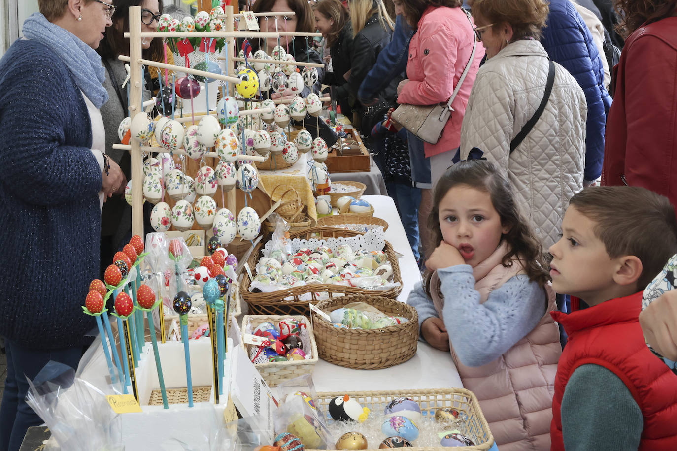 Pola de Siero se echa a las calles para celebrar los Güevos Pintos