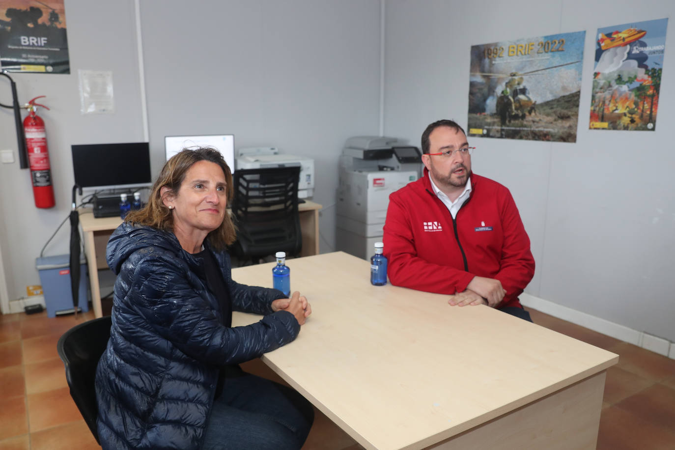 Teresa Ribera y Barbón visitan la base de la Brif de Tineo