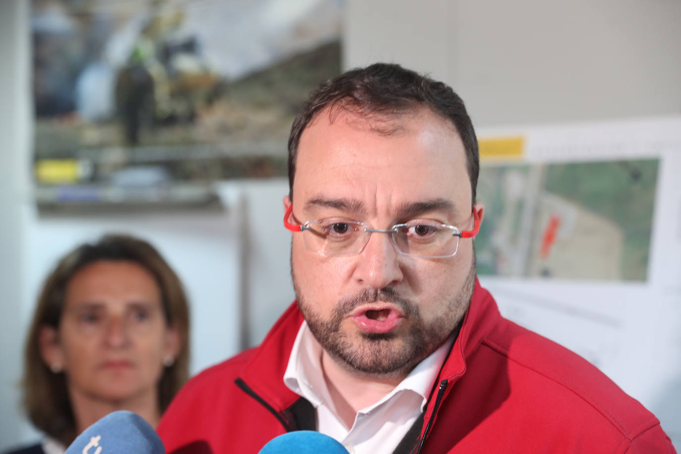 Teresa Ribera y Barbón visitan la base de la Brif de Tineo