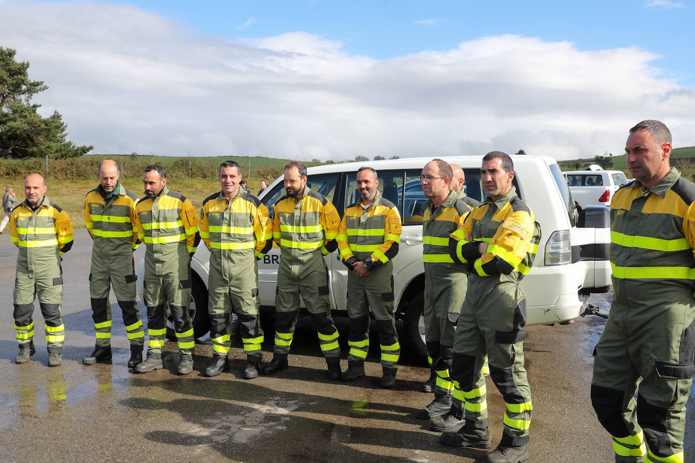 Teresa Ribera y Barbón visitan la base de la Brif de Tineo