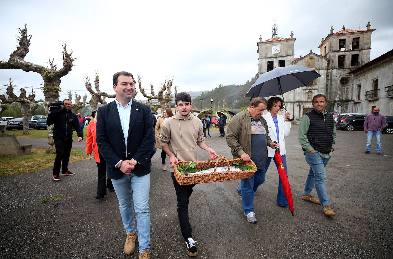 Así fue la subasta del campanu del Narcea celebrada en Cornellana