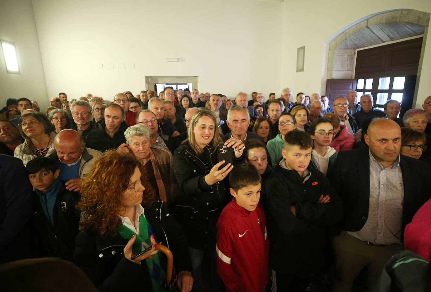 Así fue la subasta del campanu del Narcea celebrada en Cornellana