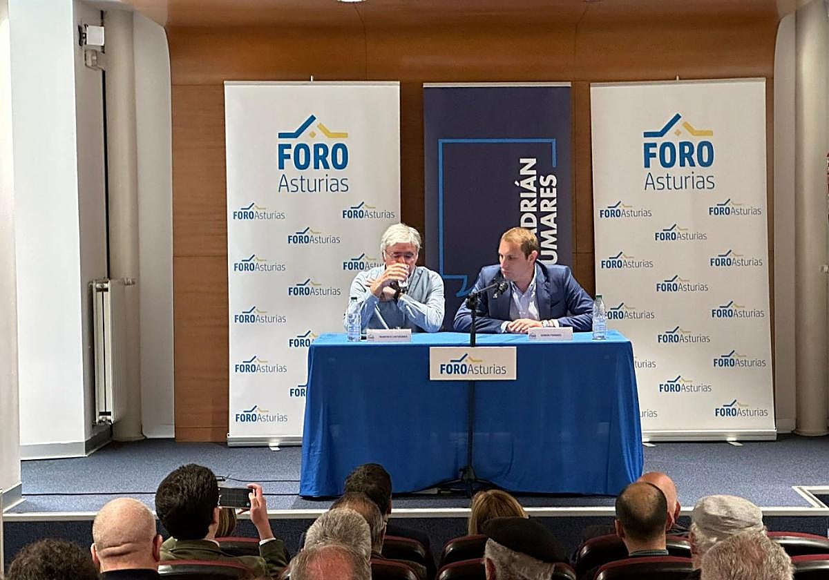 Francisco Castañares y Adrián Pumares, en el acto de ayer de Foro.