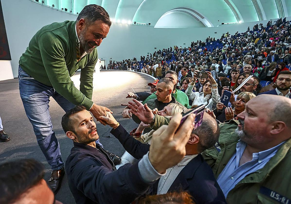 Vox reúne a sus simpatizantes en un mitin en Oviedo