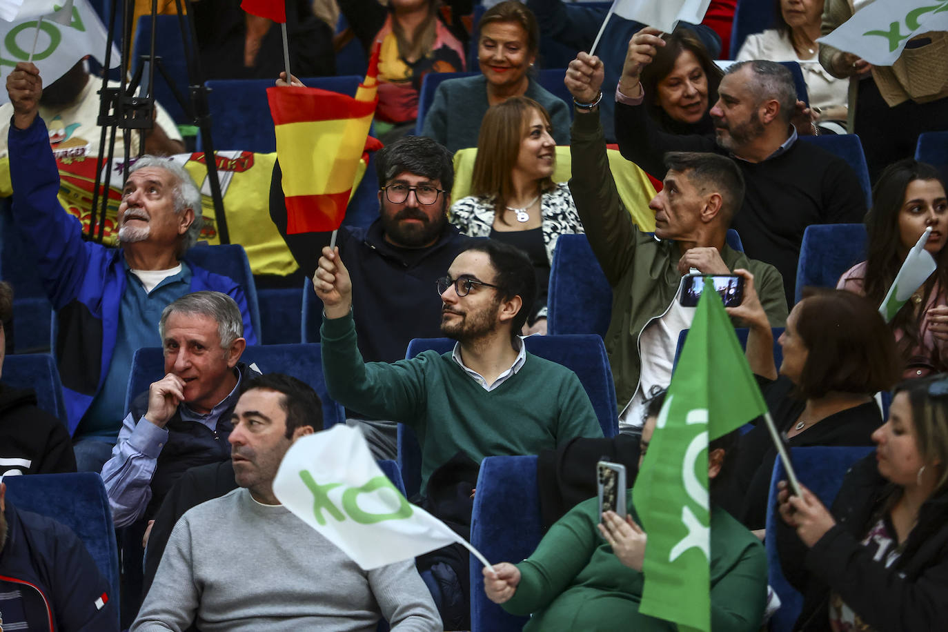 Vox reúne a sus simpatizantes en un mitin en Oviedo