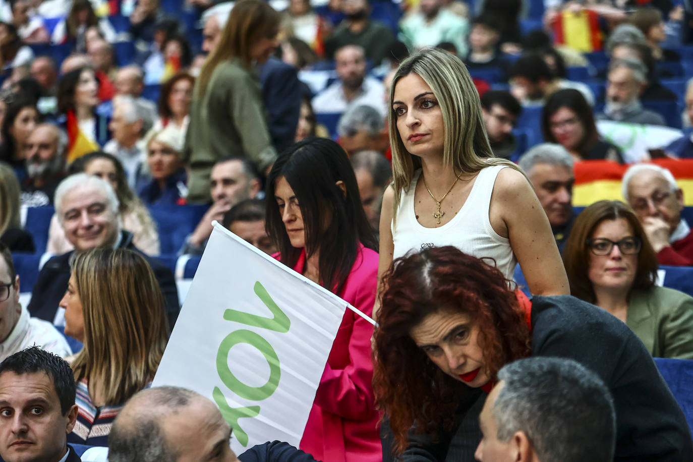 Vox reúne a sus simpatizantes en un mitin en Oviedo