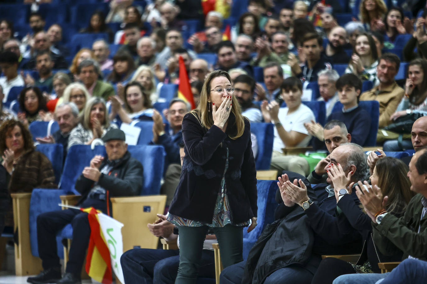 Vox reúne a sus simpatizantes en un mitin en Oviedo