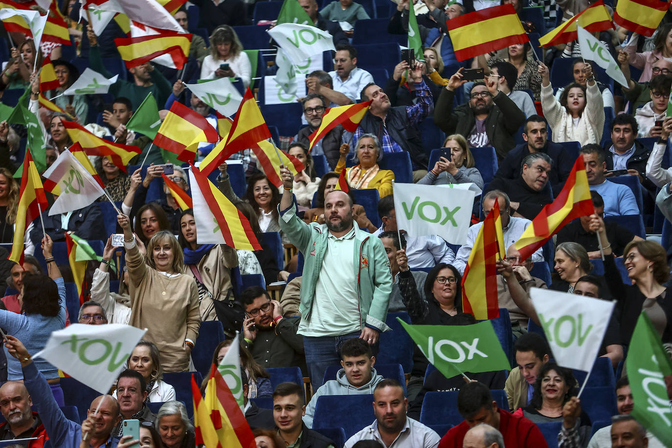 Vox reúne a sus simpatizantes en un mitin en Oviedo
