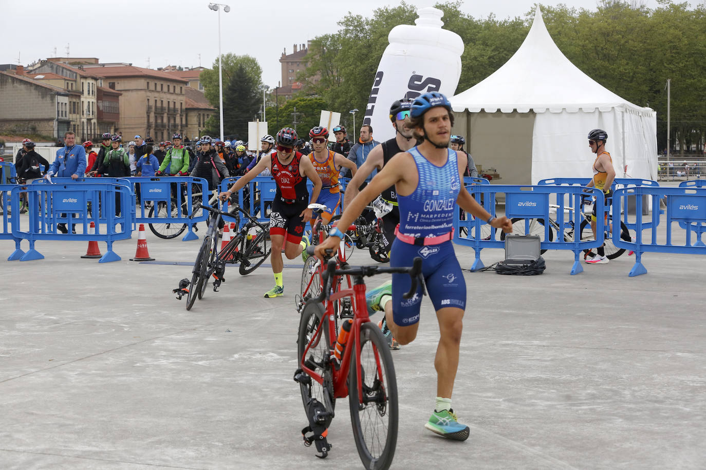 Las pruebas de relevos ponen el colofón al Duatlón de Avilés