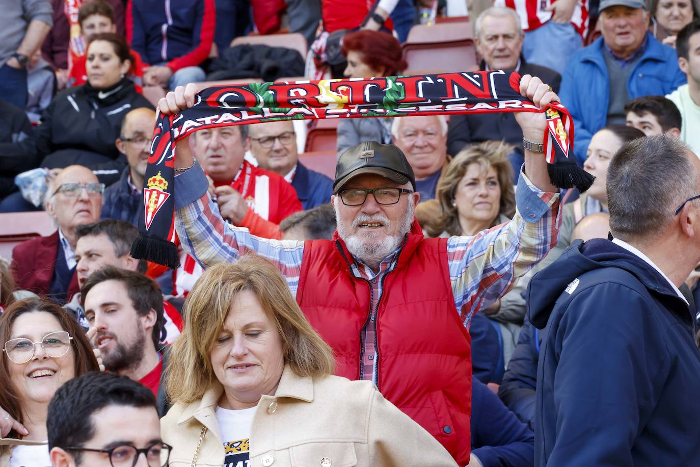 ¿Estuviste en el Sporting - Alavés? ¡Búscate en las fotos!