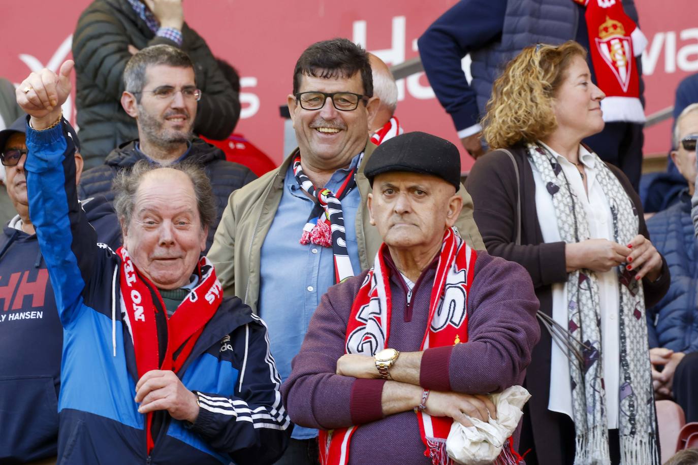 ¿Estuviste en el Sporting - Alavés? ¡Búscate en las fotos!