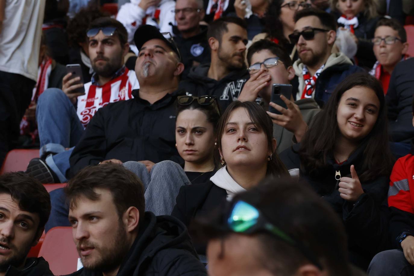 ¿Estuviste en el Sporting - Alavés? ¡Búscate en las fotos!