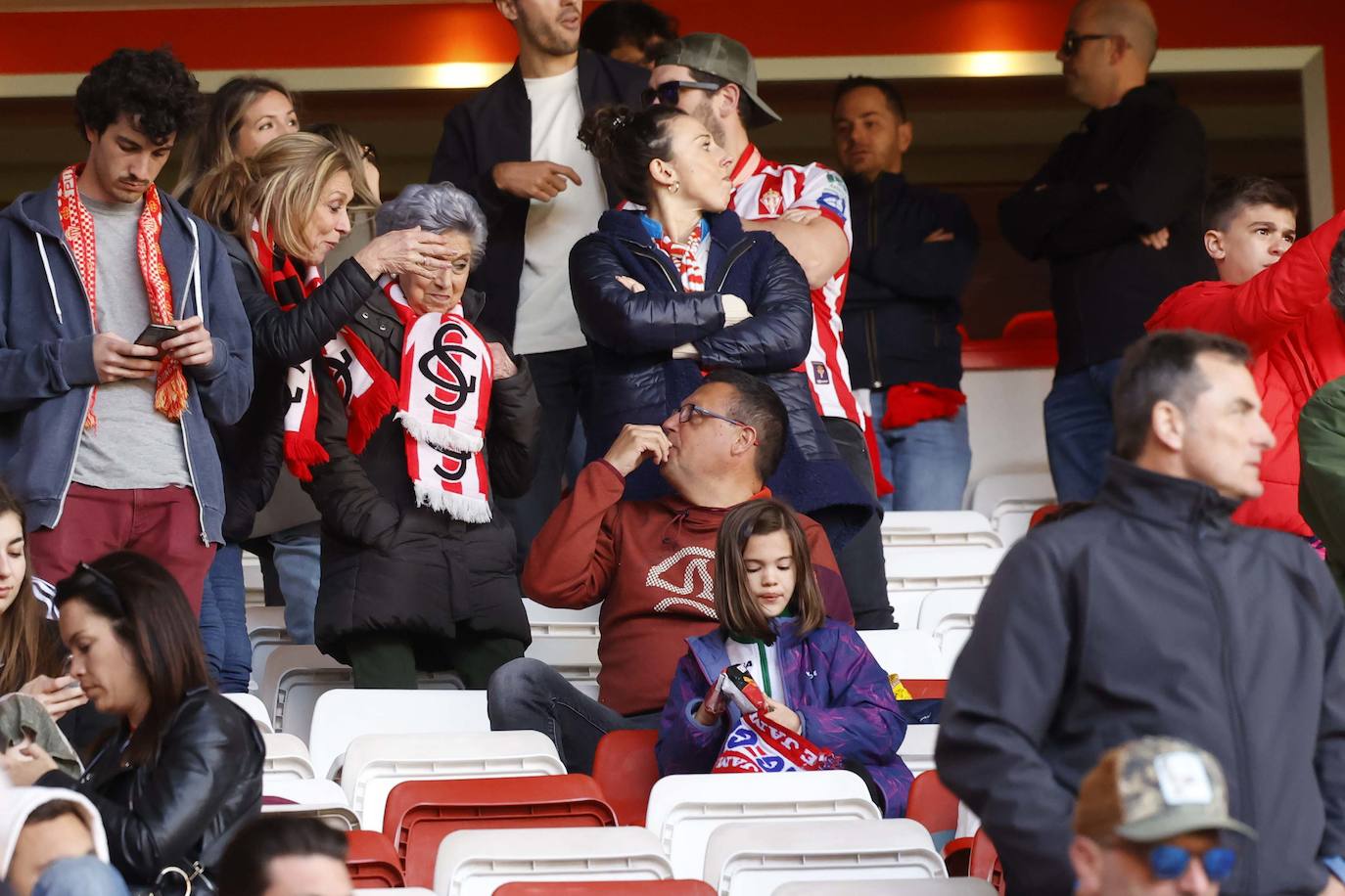 ¿Estuviste en el Sporting - Alavés? ¡Búscate en las fotos!