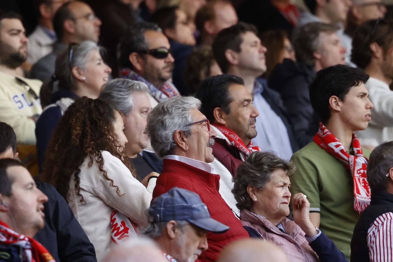 ¿Estuviste en el Sporting - Alavés? ¡Búscate en las fotos!