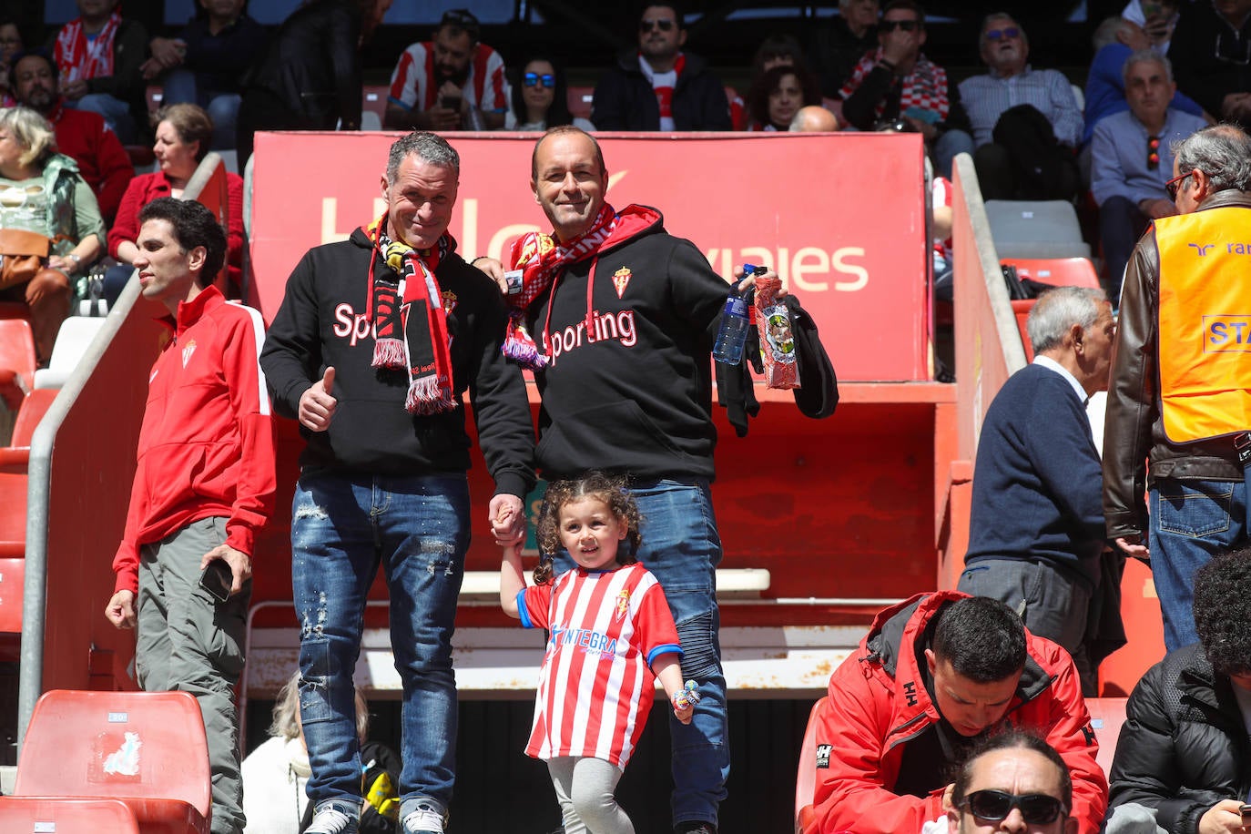 ¿Estuviste en el Sporting - Alavés? ¡Búscate en las fotos!