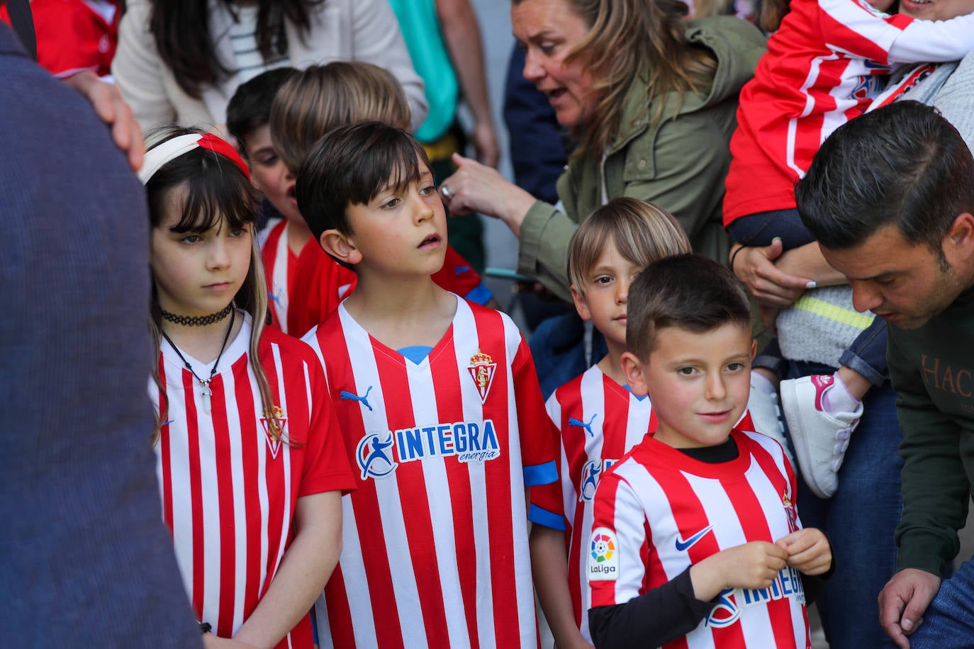 ¿Estuviste en el Sporting - Alavés? ¡Búscate en las fotos!