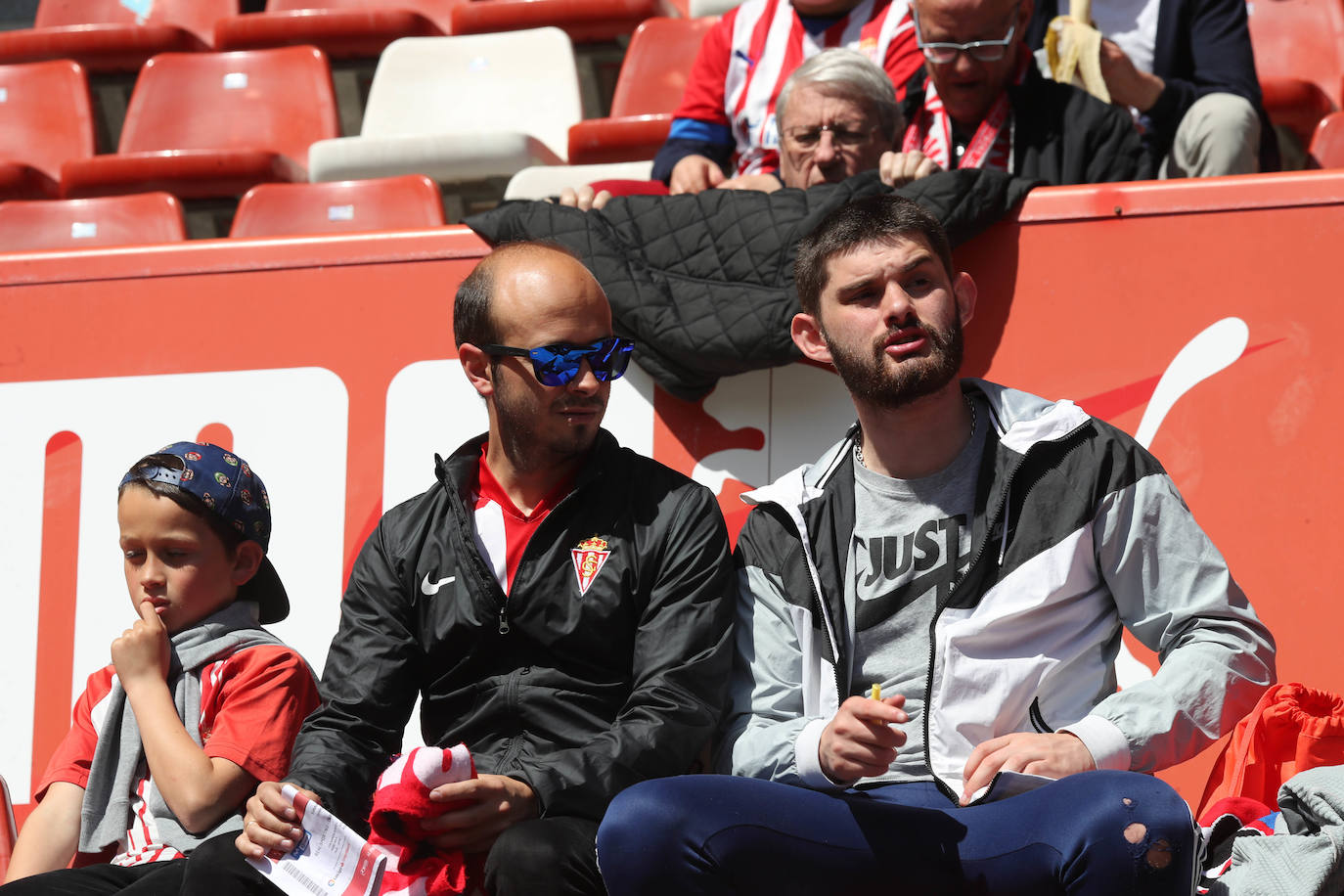 ¿Estuviste en el Sporting - Alavés? ¡Búscate en las fotos!