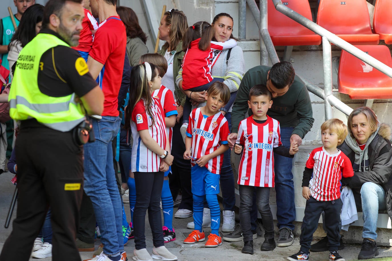 ¿Estuviste en el Sporting - Alavés? ¡Búscate en las fotos!