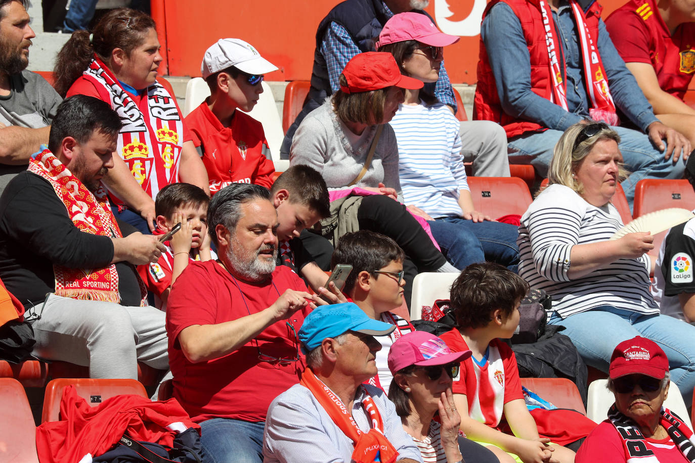 ¿Estuviste en el Sporting - Alavés? ¡Búscate en las fotos!