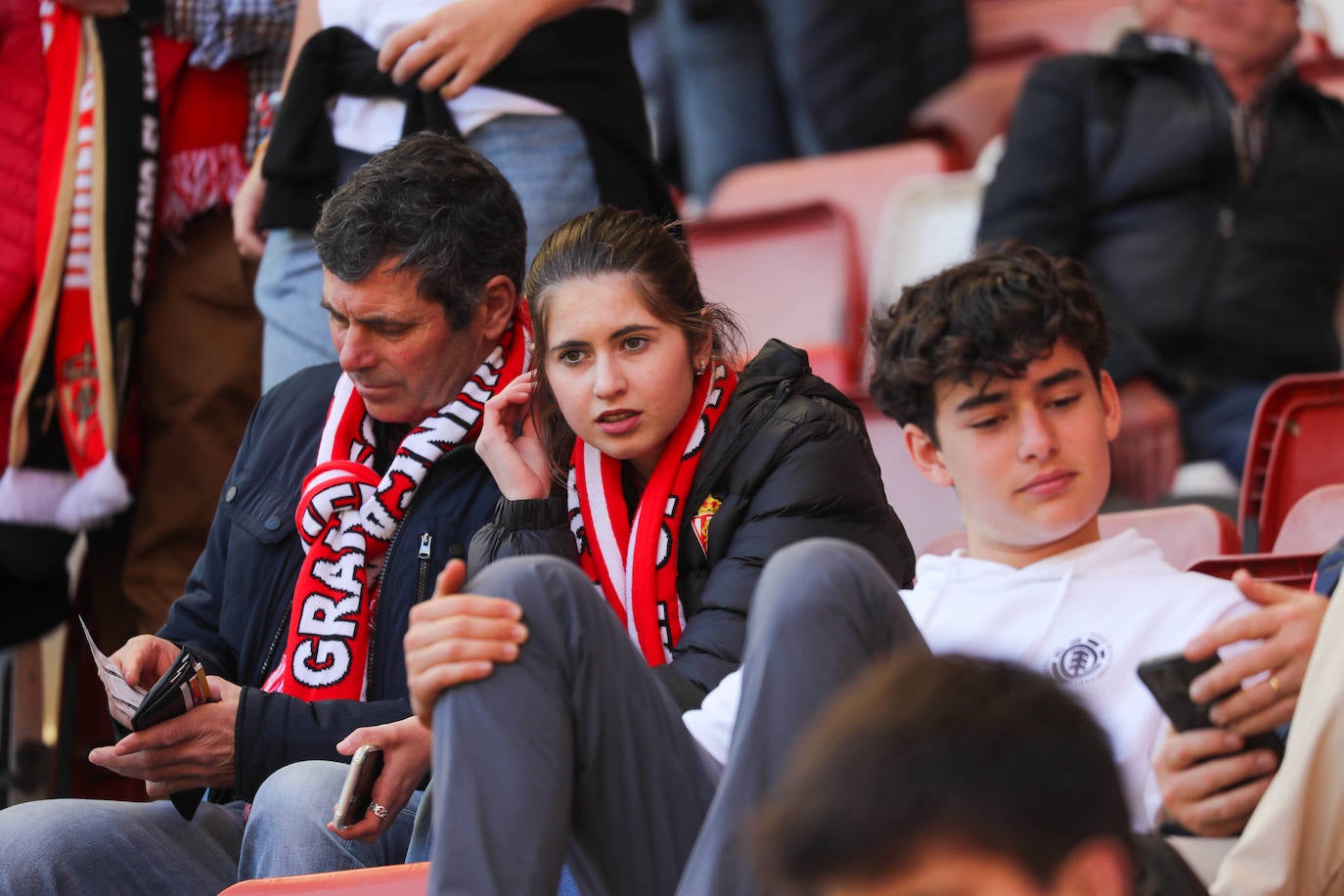 ¿Estuviste en el Sporting - Alavés? ¡Búscate en las fotos!