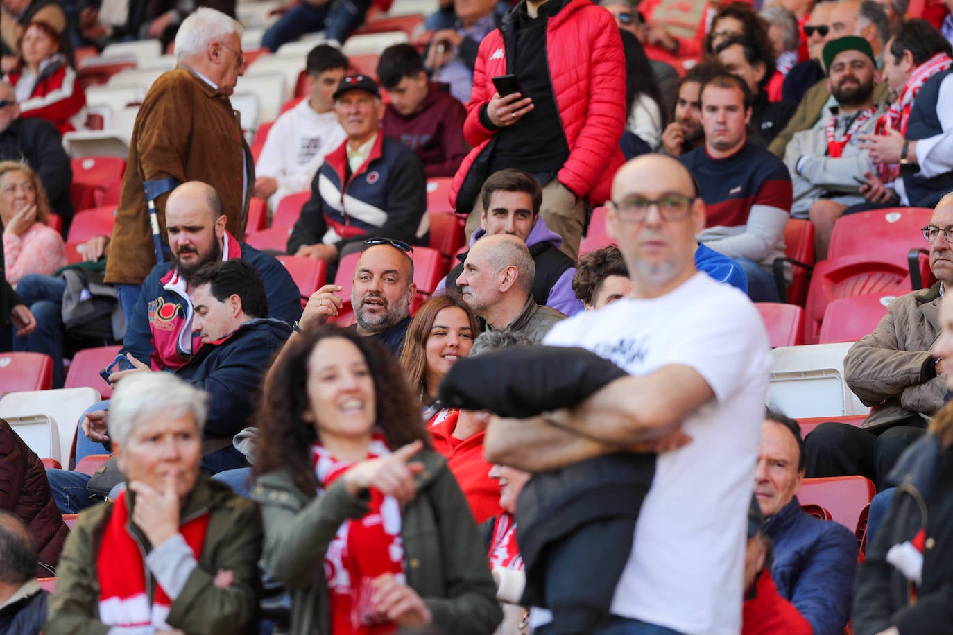 ¿Estuviste en el Sporting - Alavés? ¡Búscate en las fotos!