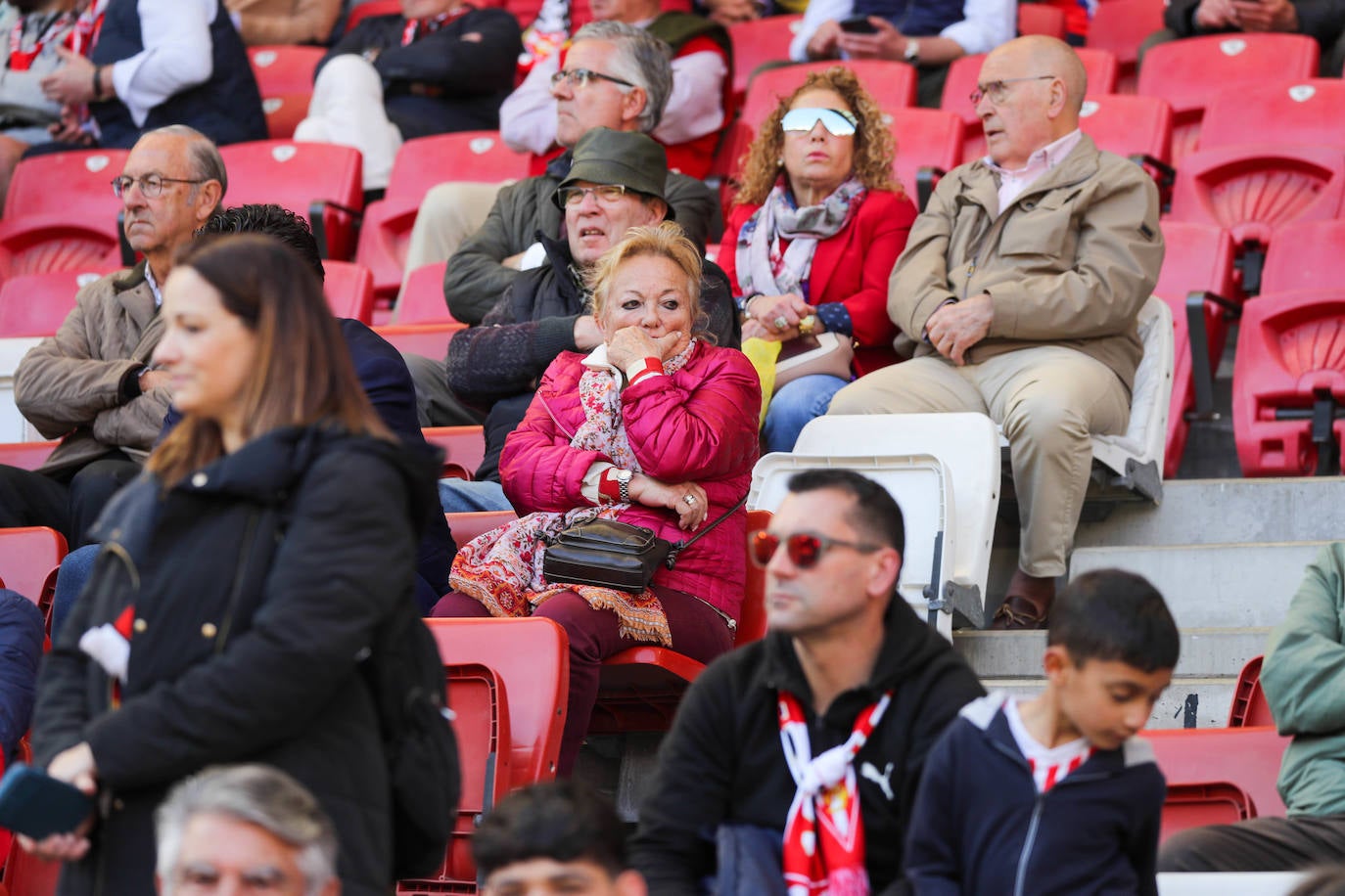 ¿Estuviste en el Sporting - Alavés? ¡Búscate en las fotos!