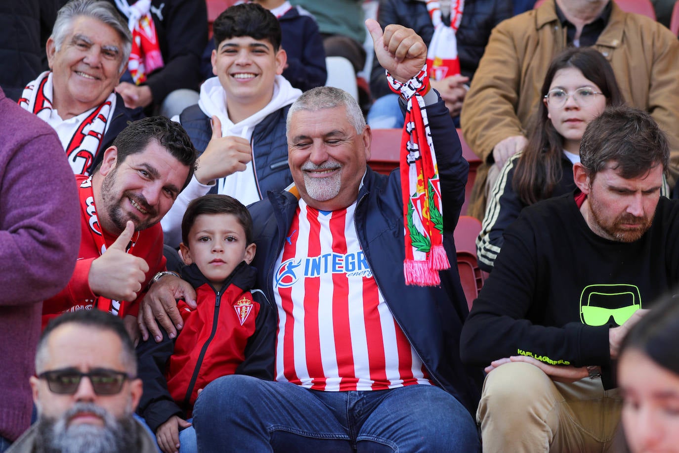 ¿Estuviste en el Sporting - Alavés? ¡Búscate en las fotos!