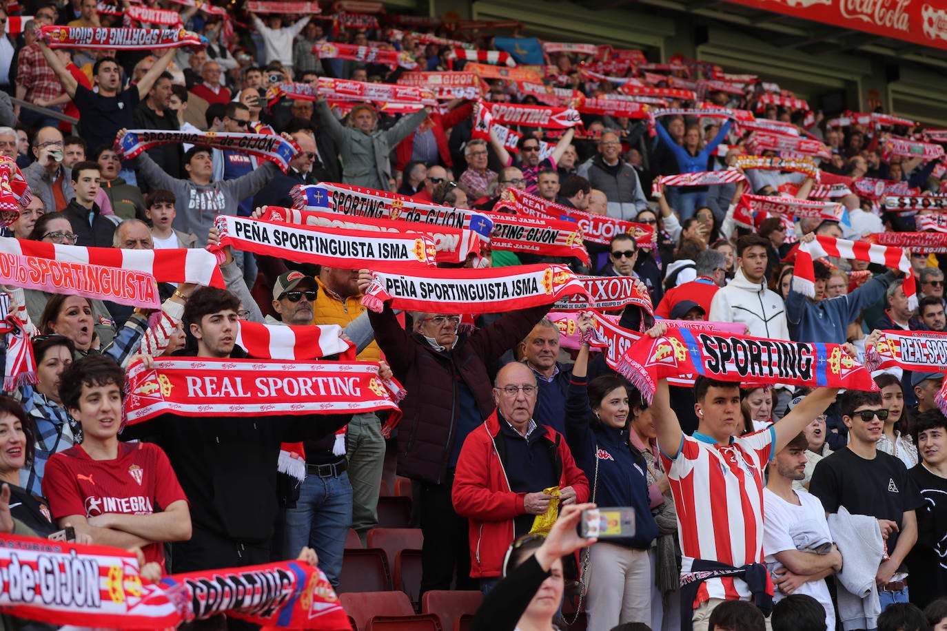 ¿Estuviste en el Sporting - Alavés? ¡Búscate en las fotos!