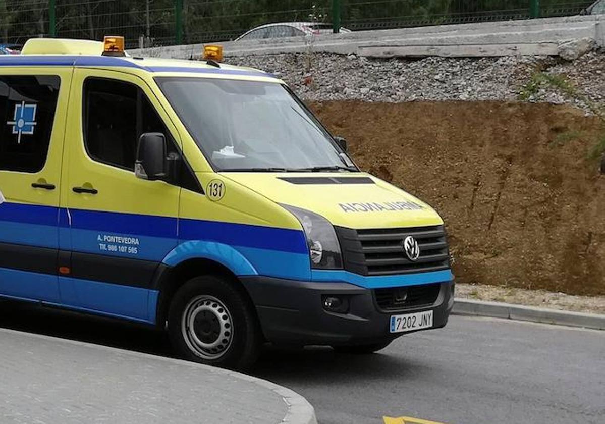 Herido un camionero que portaba virutas de madera de Asturias a Santiago de Compostela