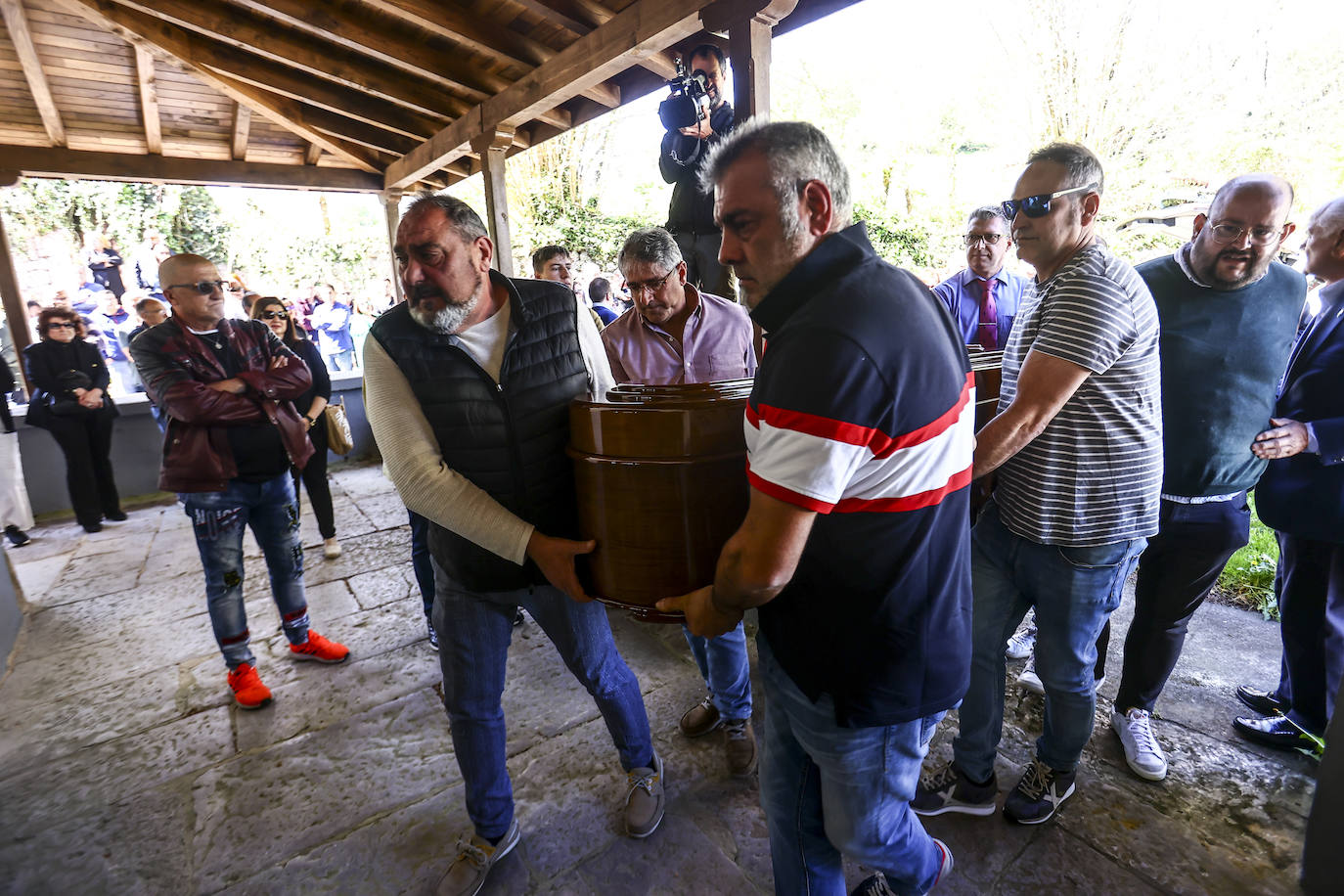 Emotivo adiós a Julio y Javi, dos «campeones» en la carretera y en la vida