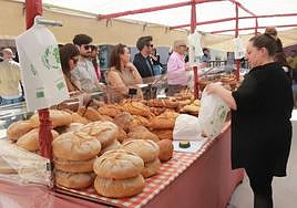 Pola de Lena abarrota las calles de artesanía