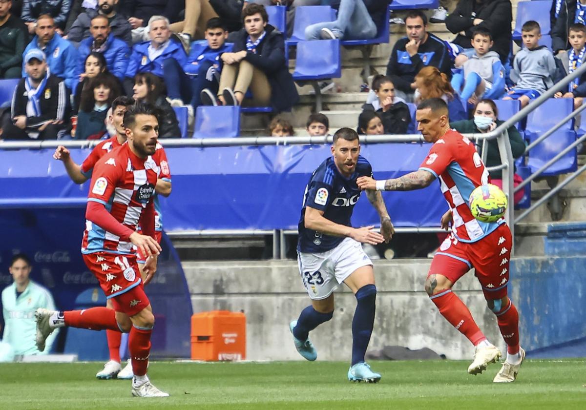 Sergi Enrich, durante el partido del pasado sábado en el Carlos Tartiere.