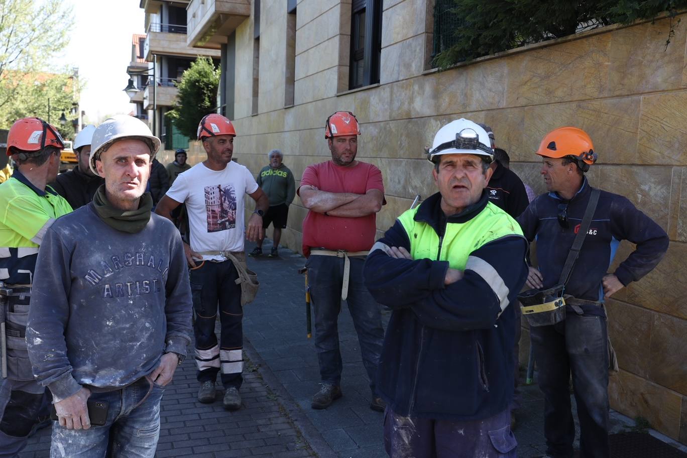 Un incendio en Viesques desata una gran humareda negra