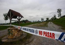 El descampado de San Lázaro de Paniceres, precintado tras el tiroteo el pasado mes de junio de 2022.