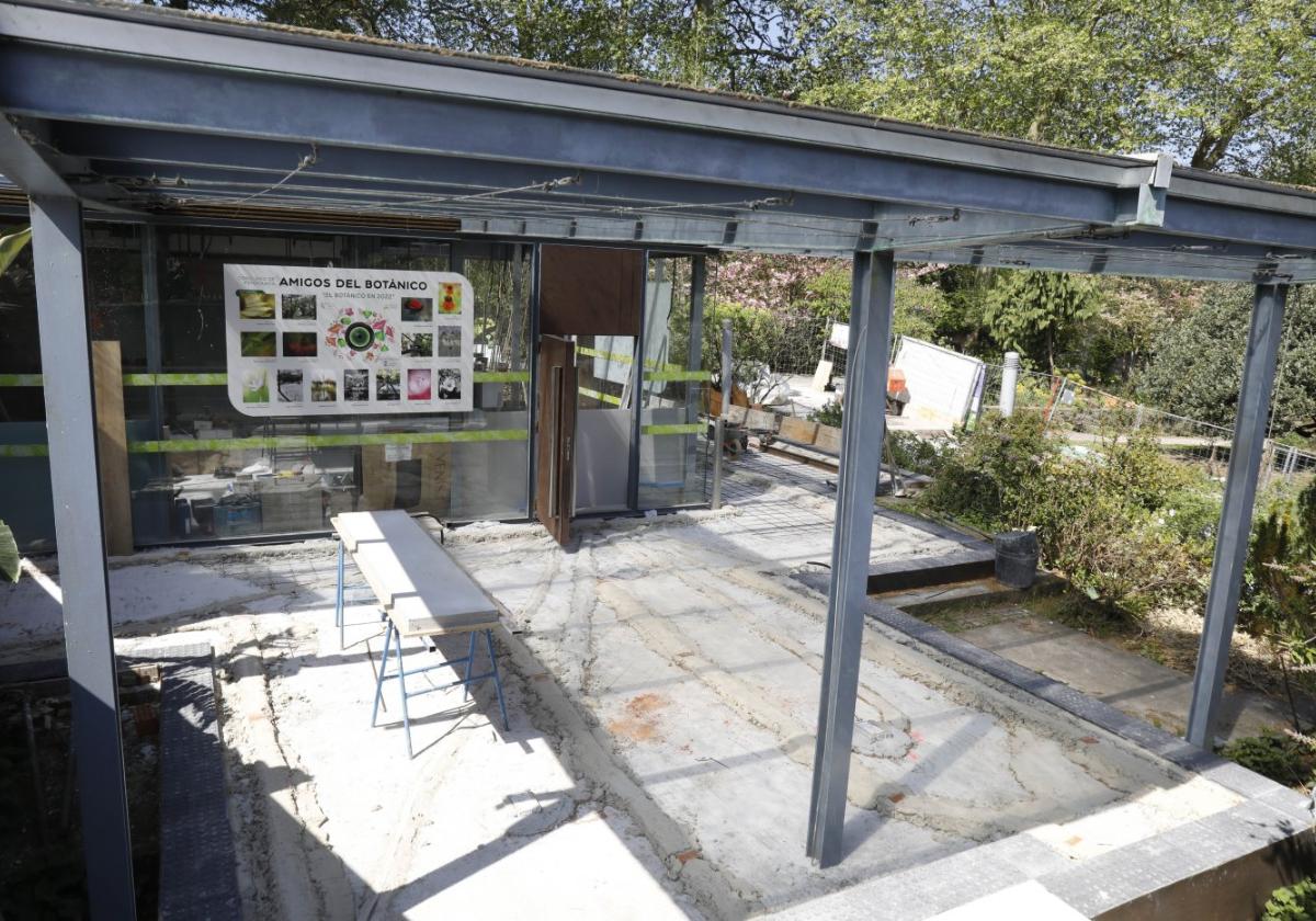 Obras en la antigua cafetería, que se convertirá en aula polivalente.