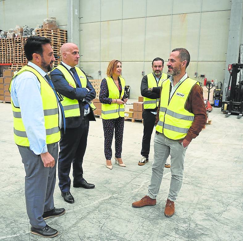 Jose Ángel Granda, Raúl Lozano, Susana Madera, Adolfo Suárez y Ángel García.