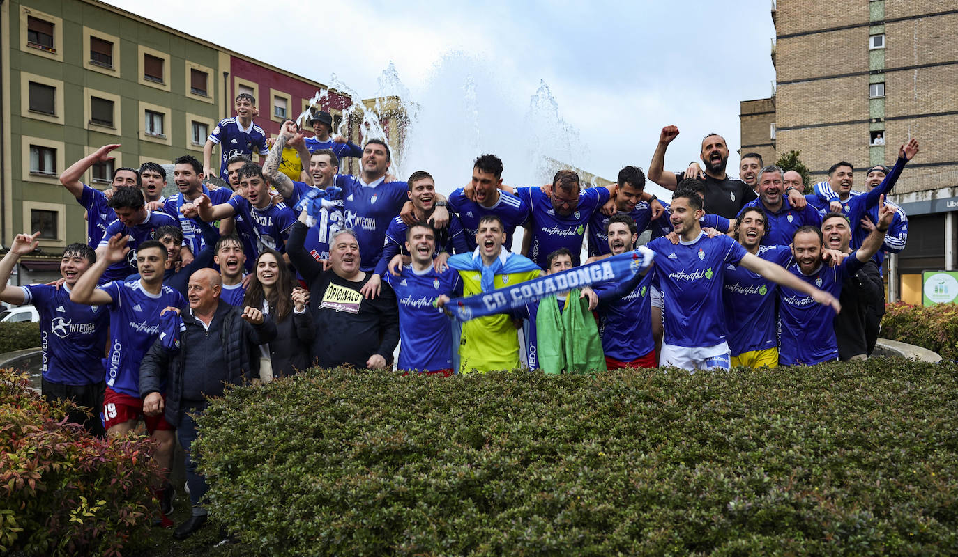 La eufórica celebración del ascenso del Covadonga