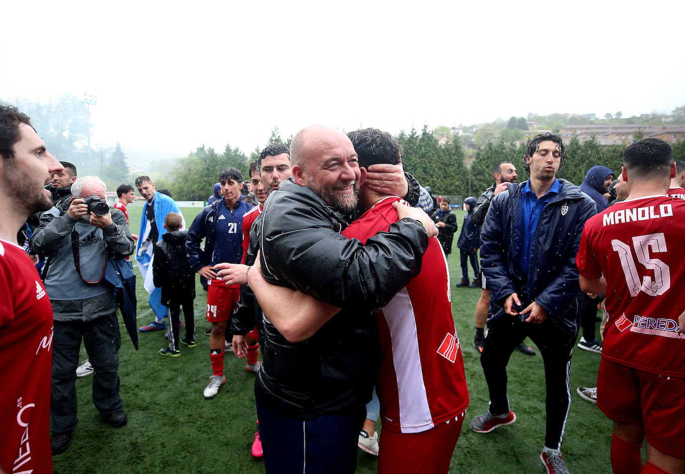 La eufórica celebración del ascenso del Covadonga