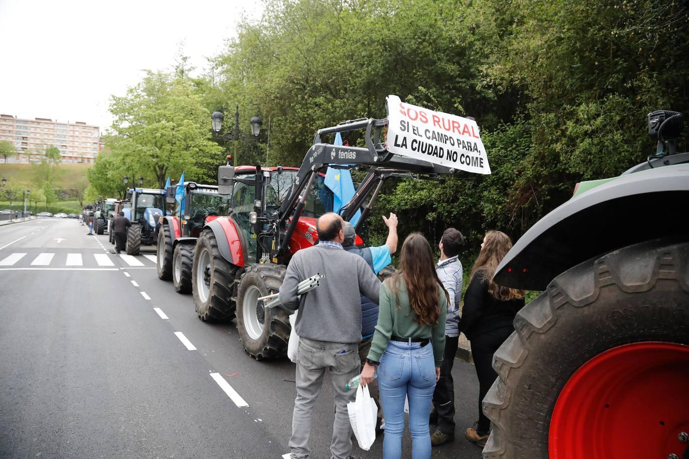 Tractorada de protesta del campo asturiano en las calles de Oviedo