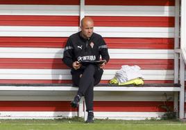 Miguel Ángel Ramírez, en un entrenamiento del Sporting.