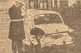 Uno de los coches siniestrados en el caos circulatorio.