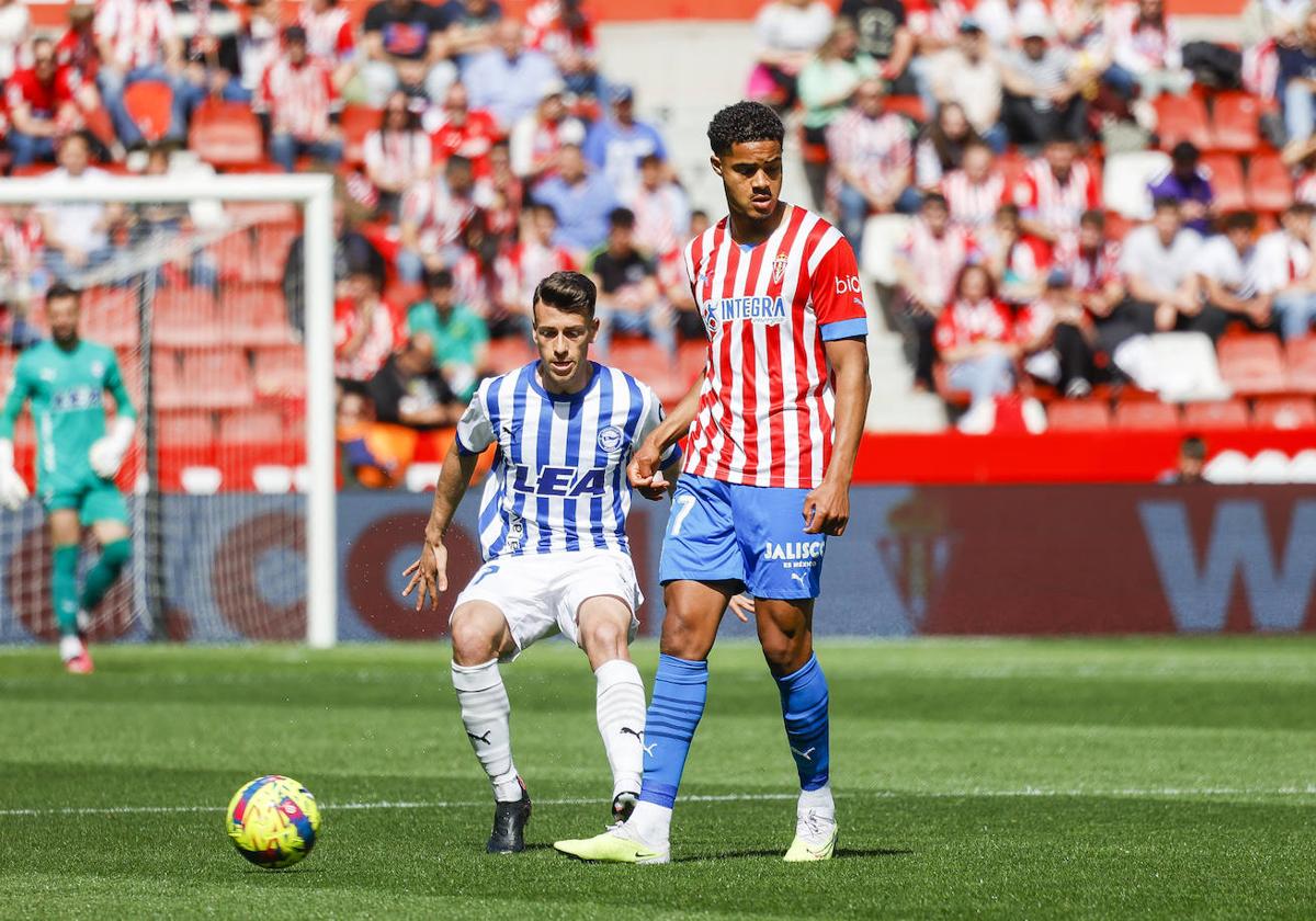 Varne, en un lance del partido contra el Alavés.