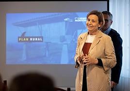 La candidata de Foro, Carmen Moriyón, presentando el plan rural de la formación.
