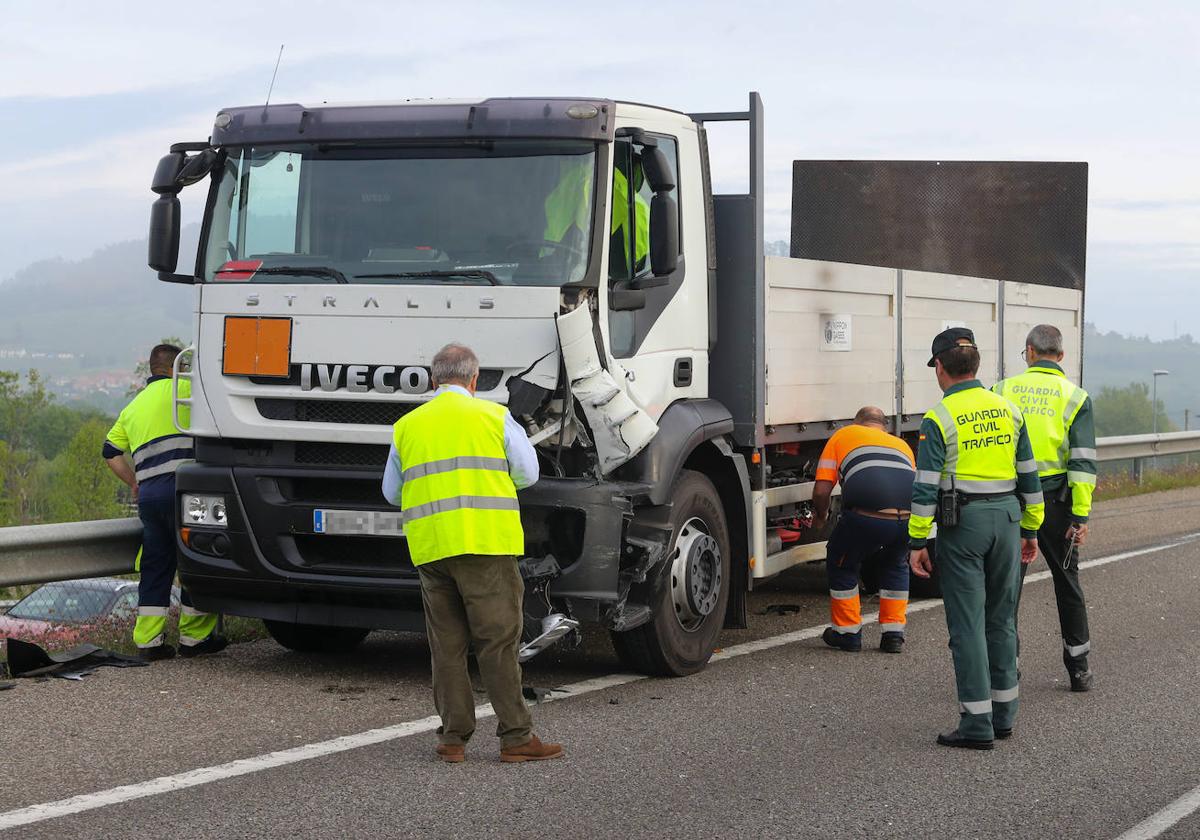 Grave accidente de tráfico en la AS-II