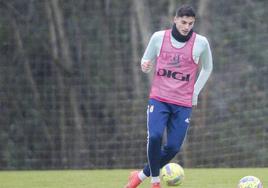 Oier Luengo en uno de los entrenamientos del equipo