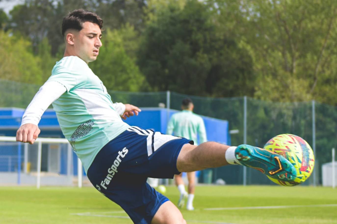 Raúl Moro durante el entrenamiento del Real Oviedo