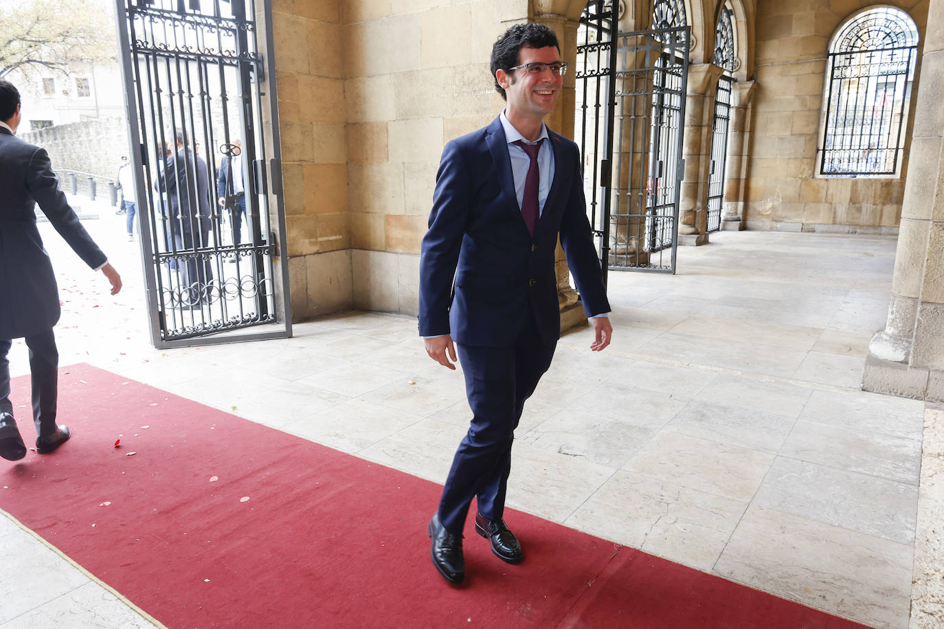 Ángela Pumariega sella su amor en San Pedro