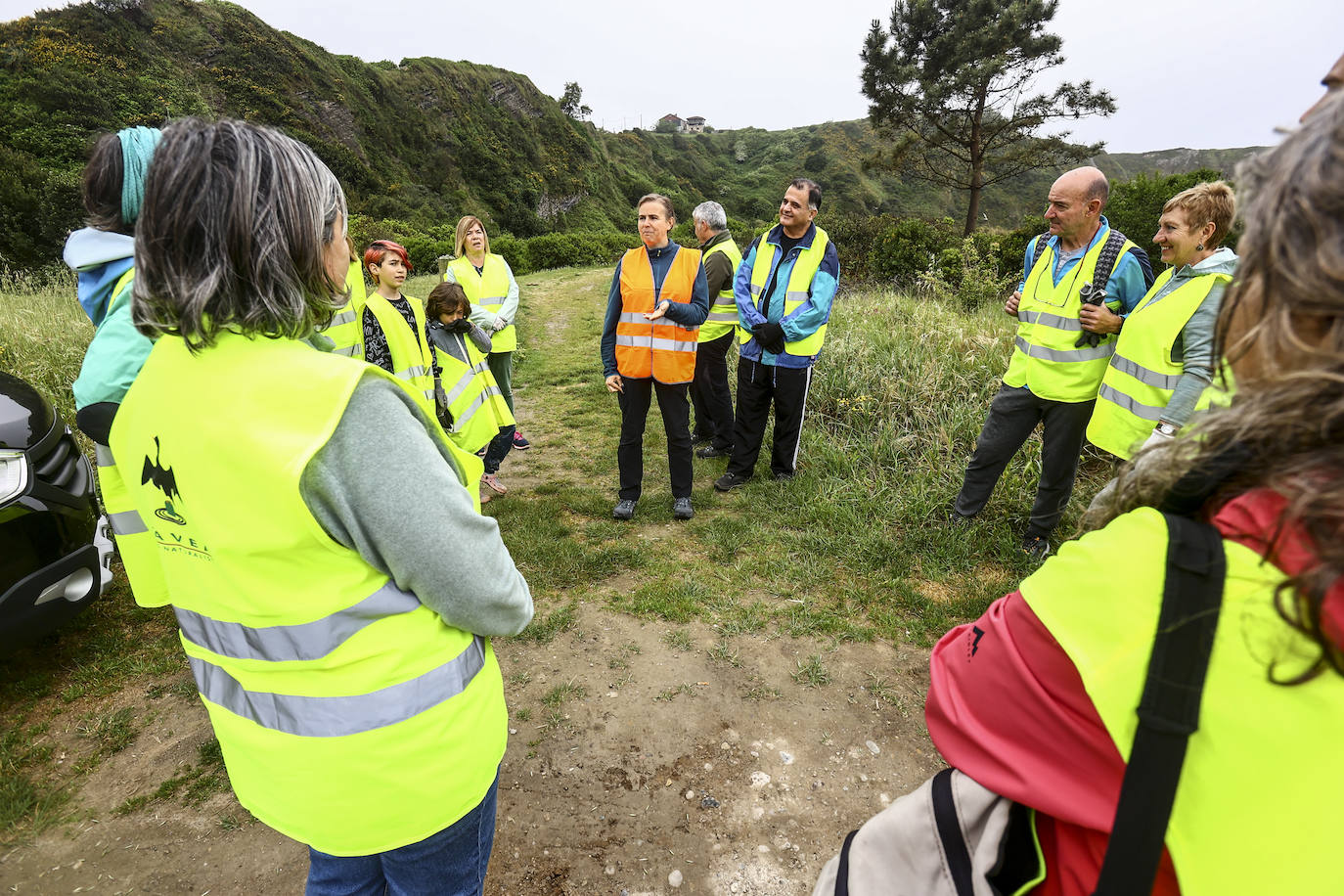 Limpieza masiva de la playa de Xagó